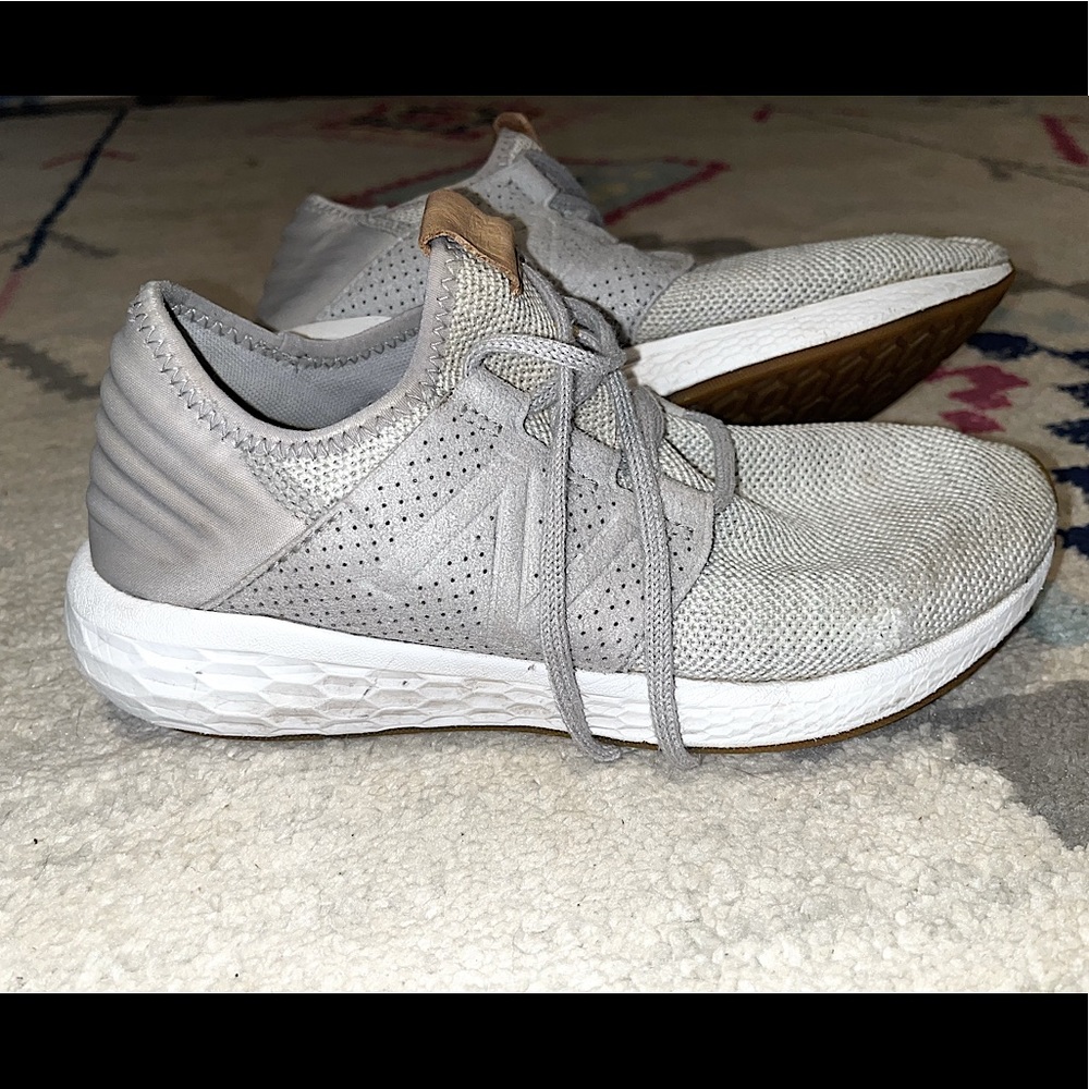 Women’s New Balance tennis shoes